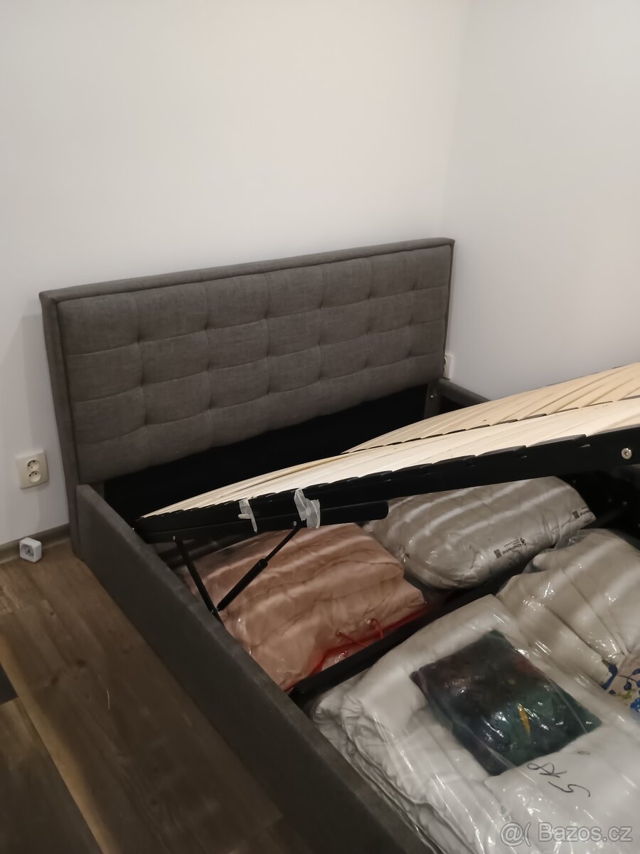 Čalouněná postel s matrací - 8