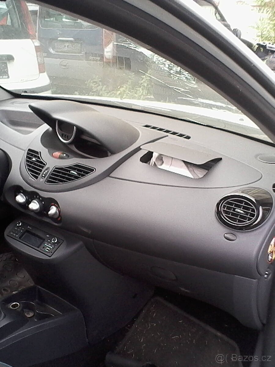 renault twingo 1.2 55kw,r.v.2012,204000km. - 8