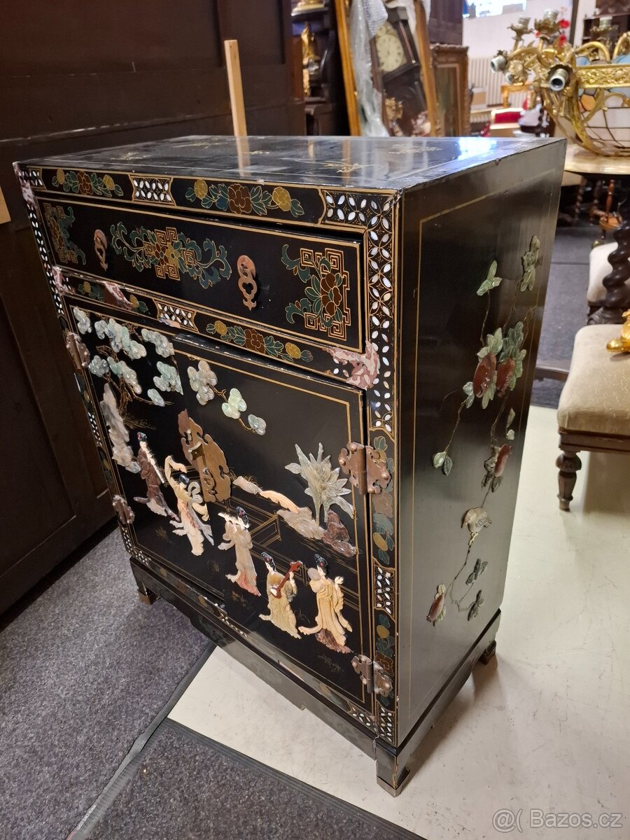 Starožitná čínská vykládaná komoda - 8