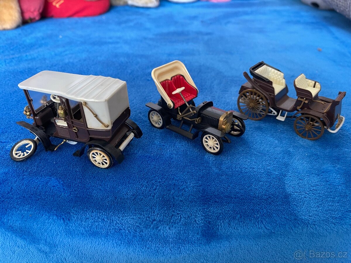 Tři retro autíčka - 8