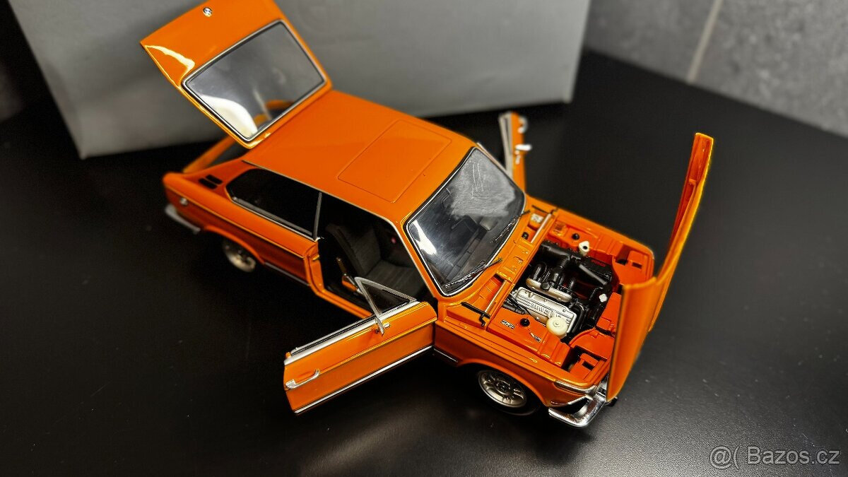 BMW 2000 Tii Touring BMW collection model 1:18 - 8