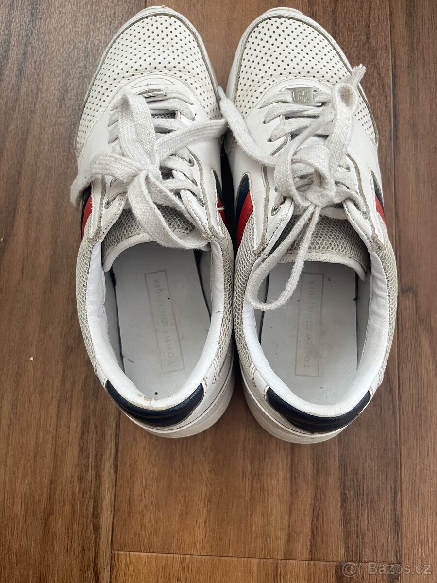 Kožené bílé tenisky Tommy Hilfiger - 8