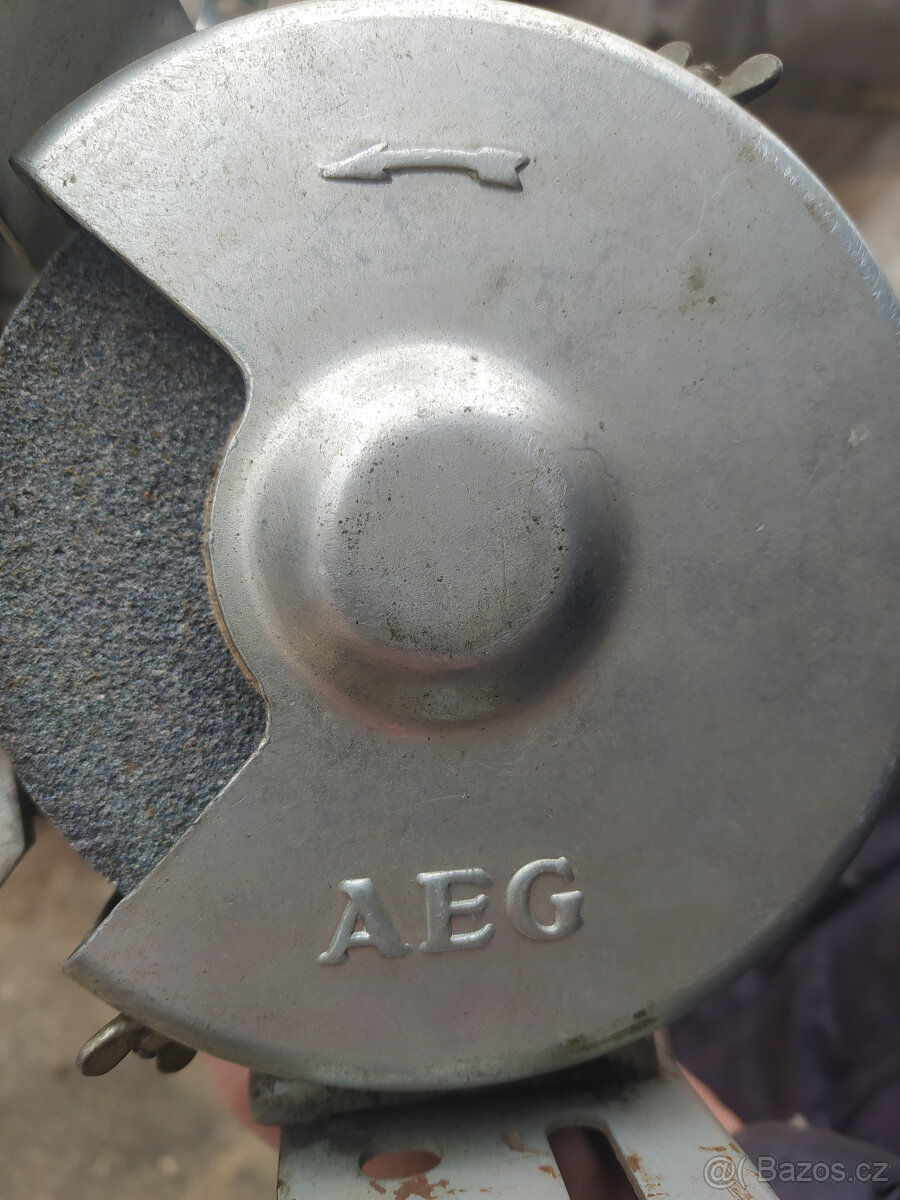 Pokosová pila, ruční bruska a vodní čerpadlo - 8