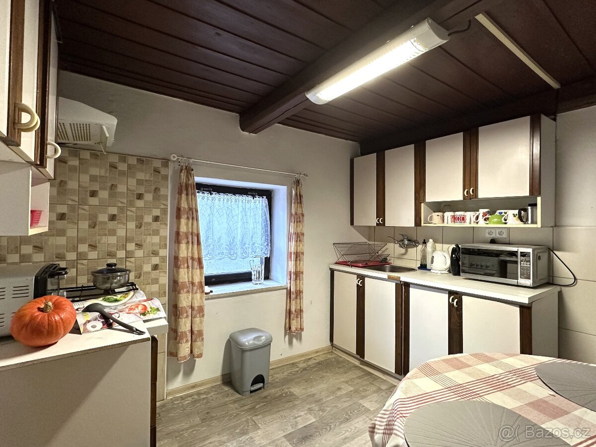 Rodinný dům k bydlení i rekreaci v Kotvrdovicích u Jedovnic - 8