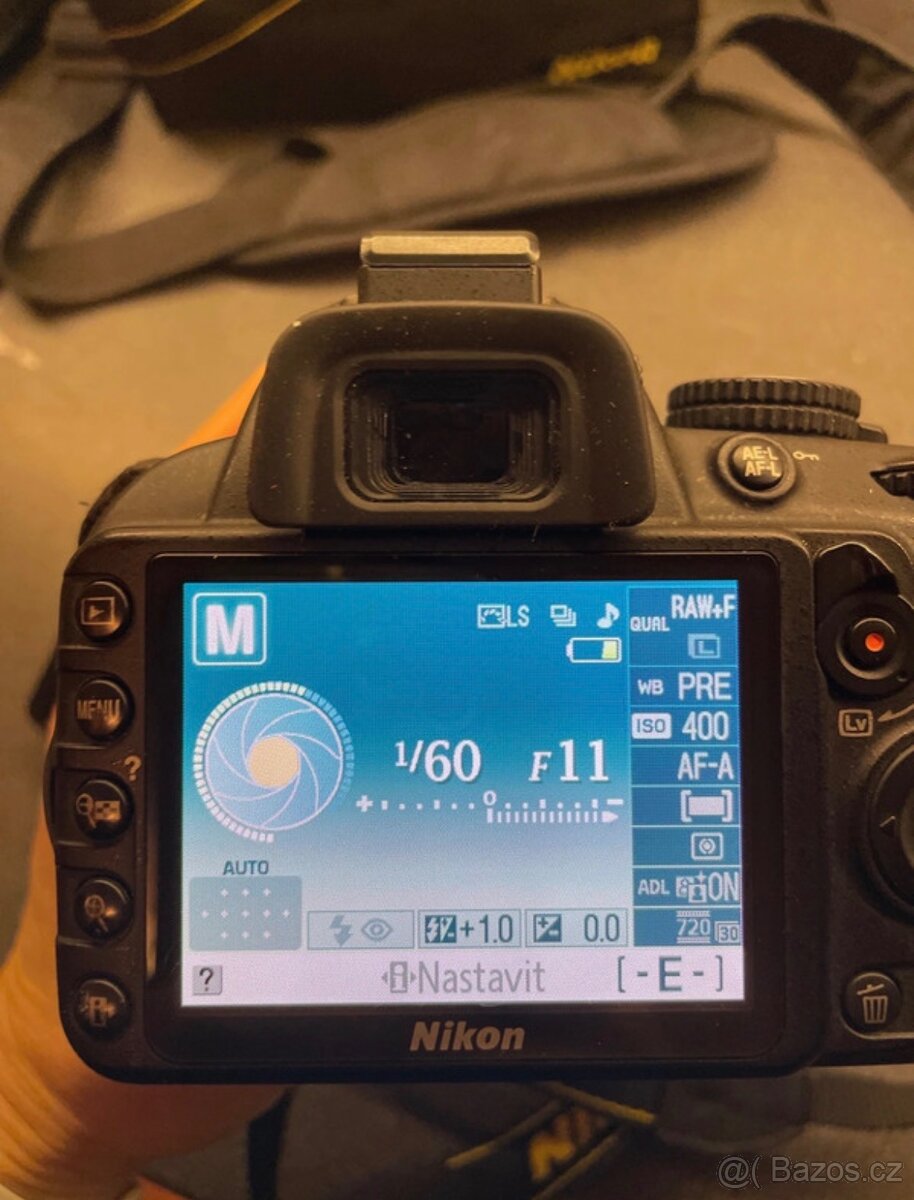 Nikon D3100 + 18-55mm + příslušenství - 8