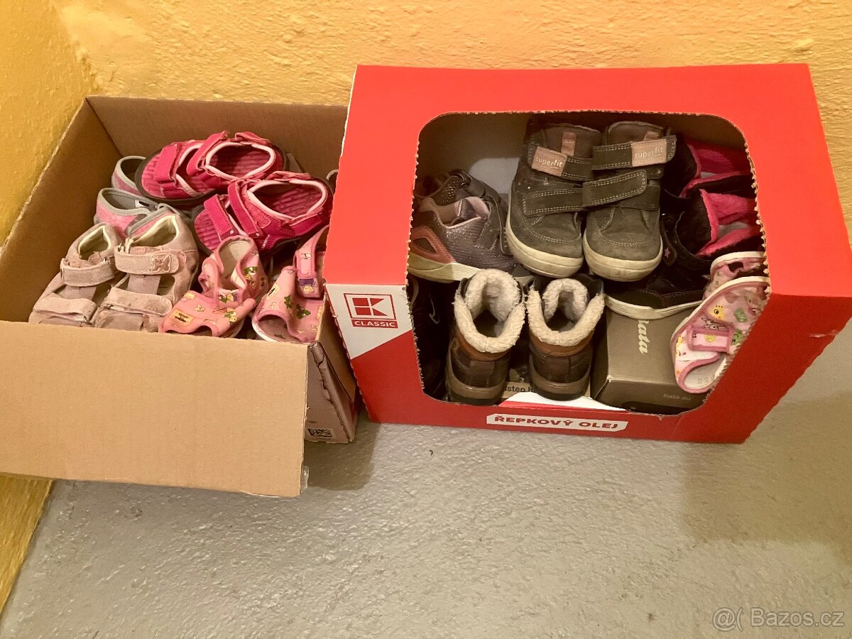 Velký set oblečení a botiček pro miminko do 1,5 roku - 8