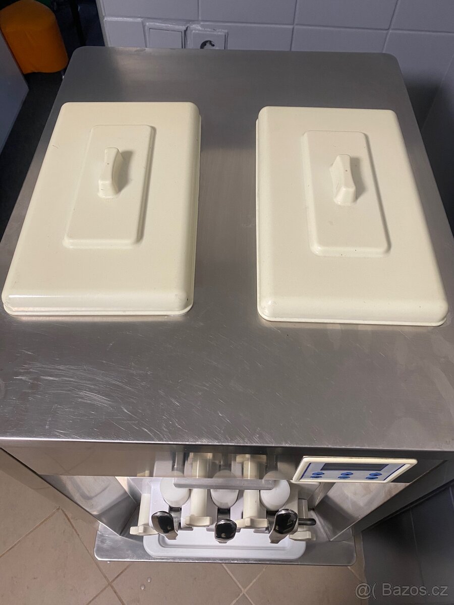 Zmrzlinový stroj - 8