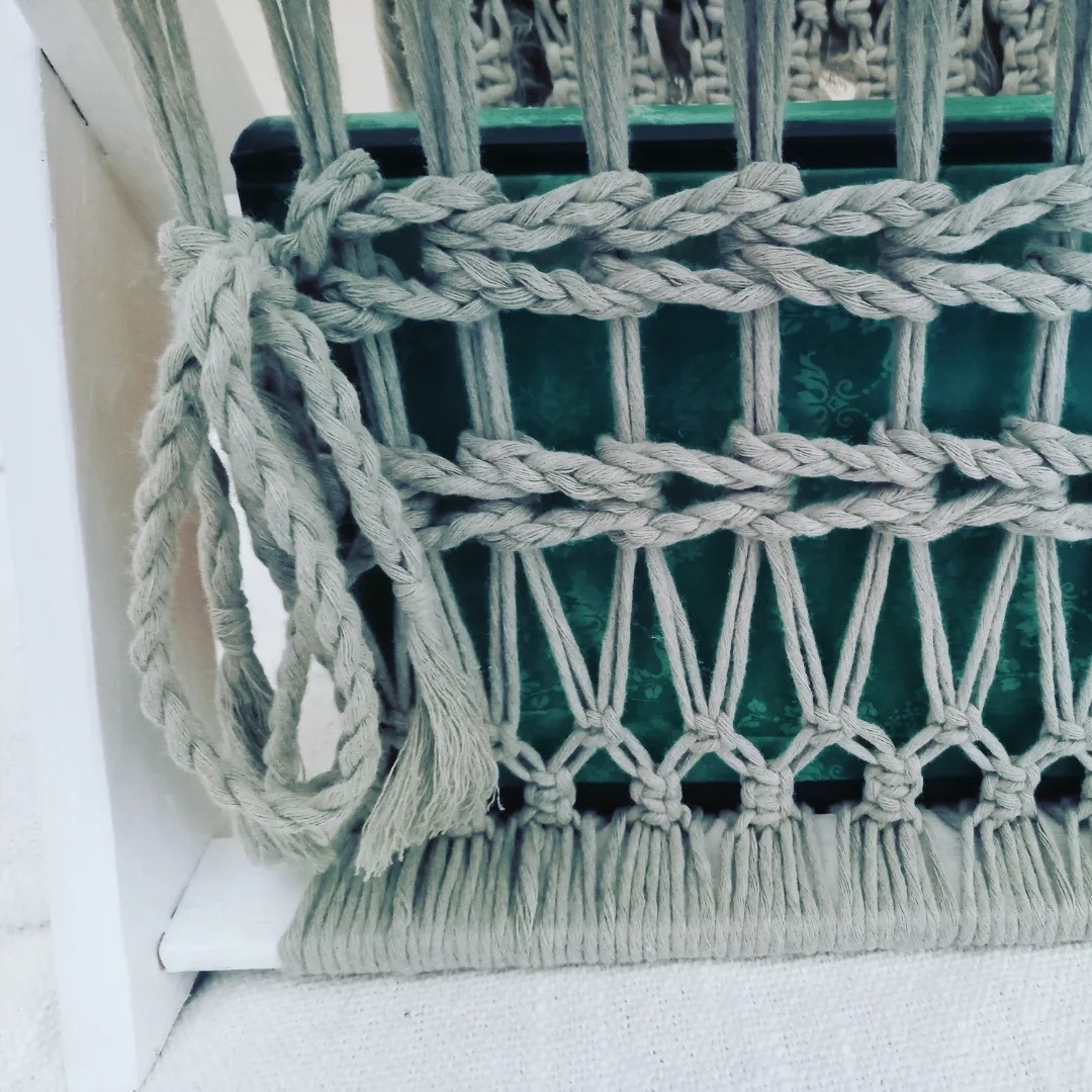 Macramé boho stojan na noviny/časopisy - 8