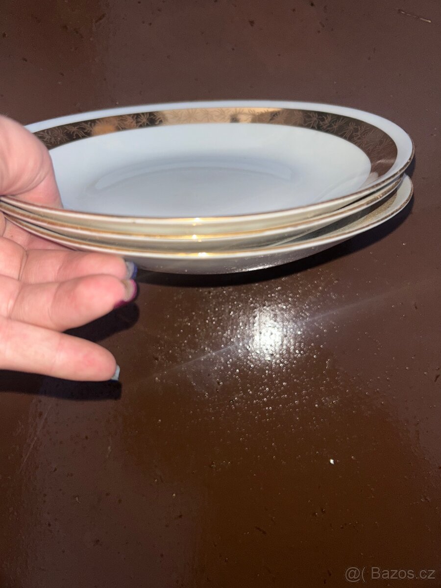 Porcelánová 27dílná sada za 2500,- - 8