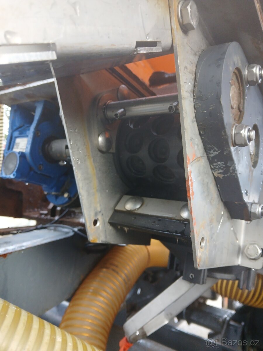 Mzuri secí stroj-strip till (pásové zpracování půdy) - 8