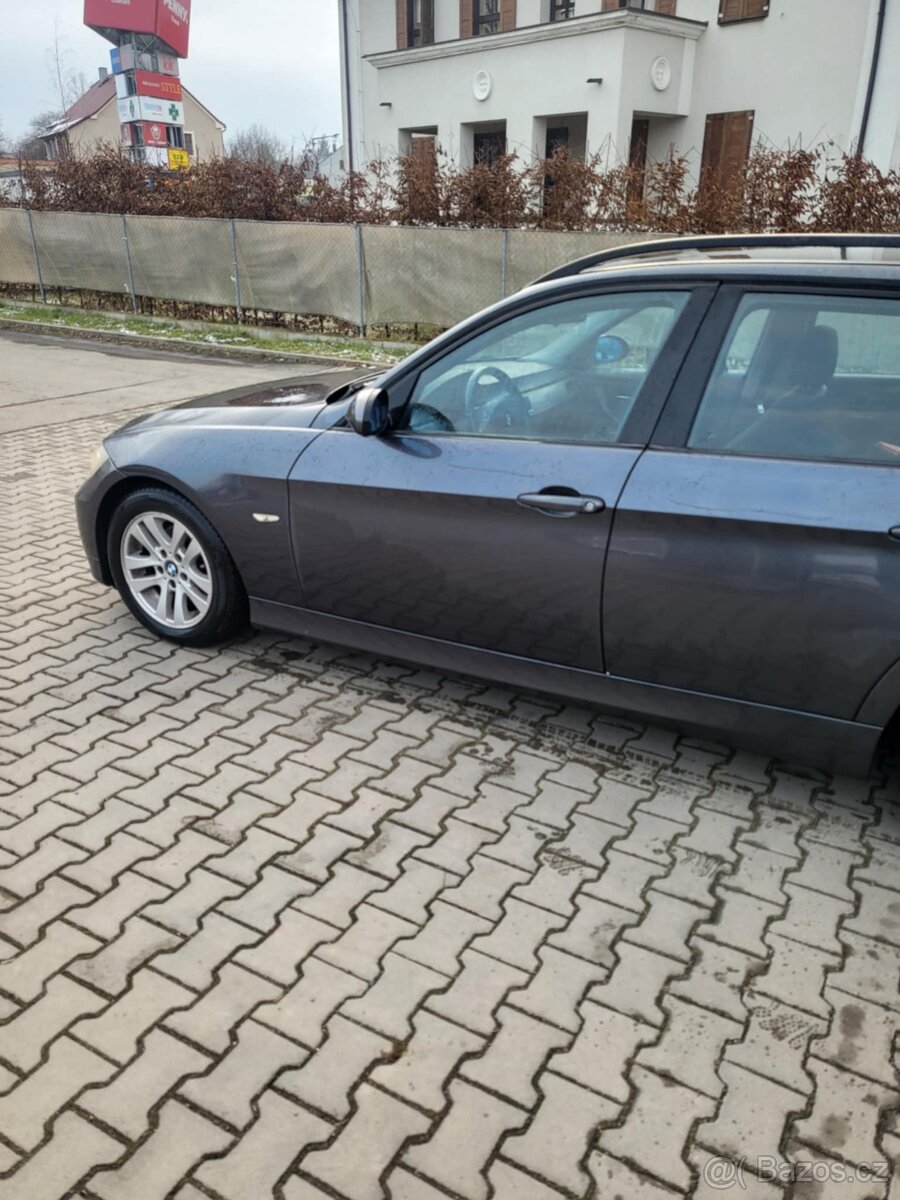 BMW E90 kombi Nafta - 8
