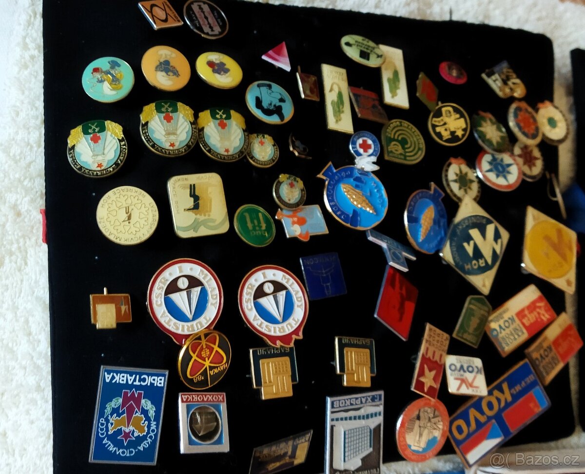 různé staré odznaky - 8