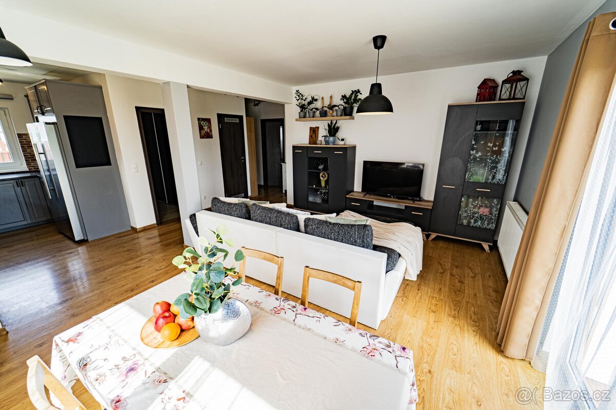 Hněvousice, prodej rodinného domu 5+kk 117 m2 na pozemku 601 - 8