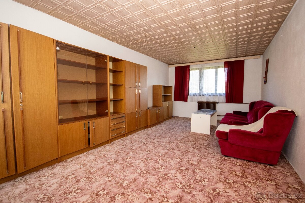 Prodej prostorného rodinného domu s dvěma byty a zahradou - 8