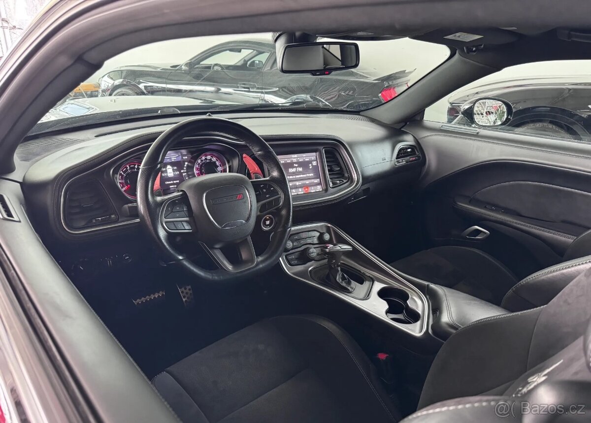 Dodge Challenger - 8