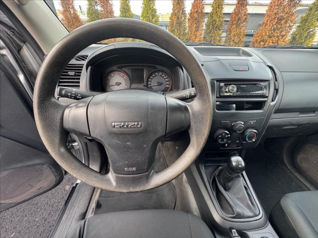 Isuzu D-Max 1,9 4x4, tažné, sklopka (2020) - 8