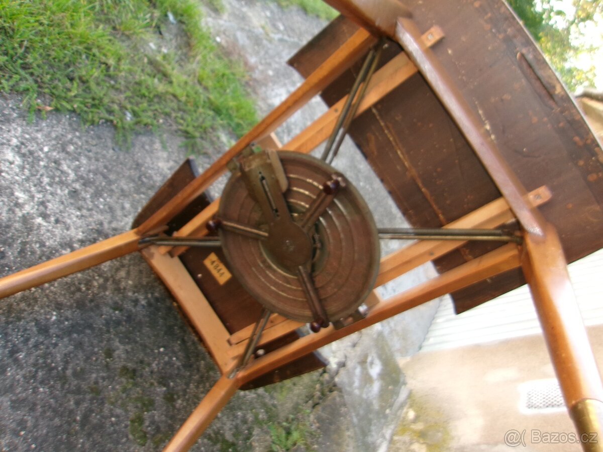 starý peřinák a stůl - 8