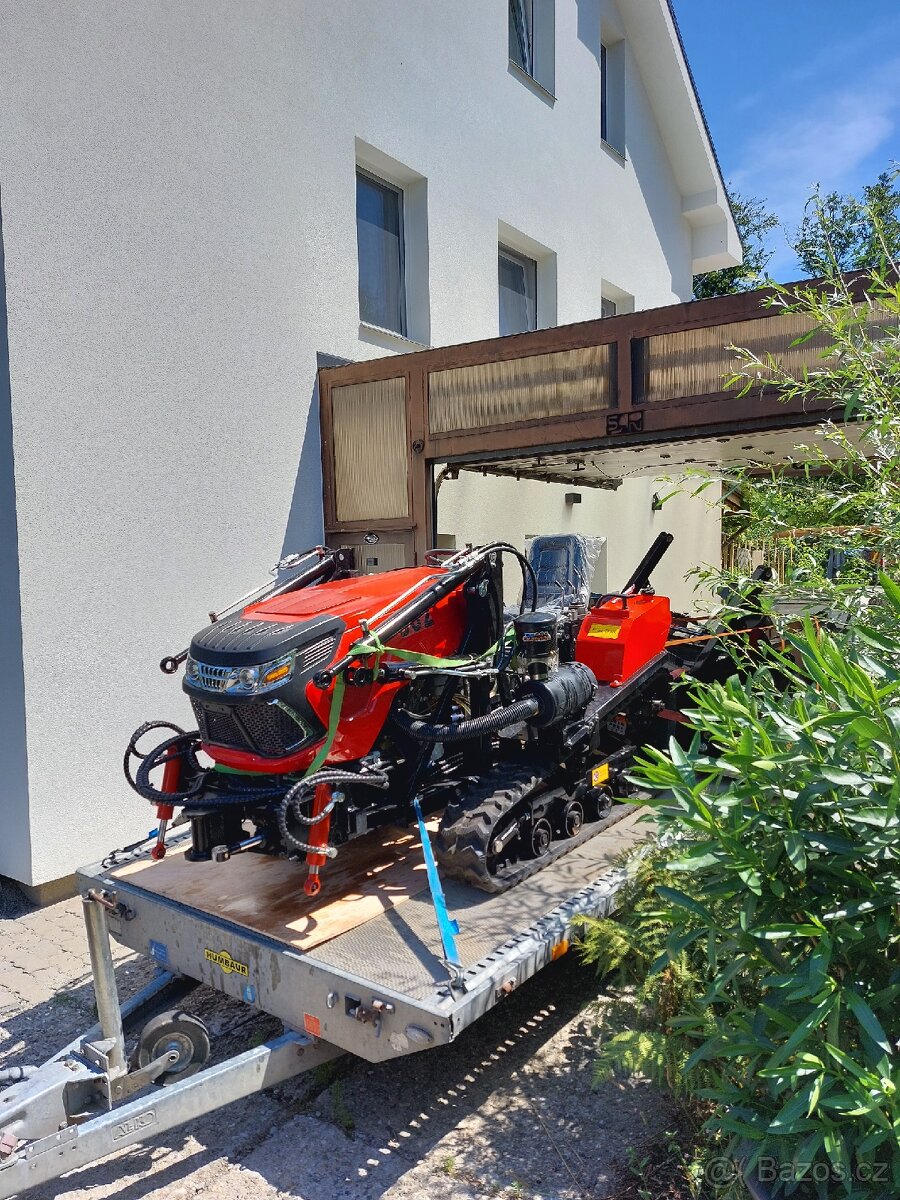 Nový multifunkční pásový traktor - 8