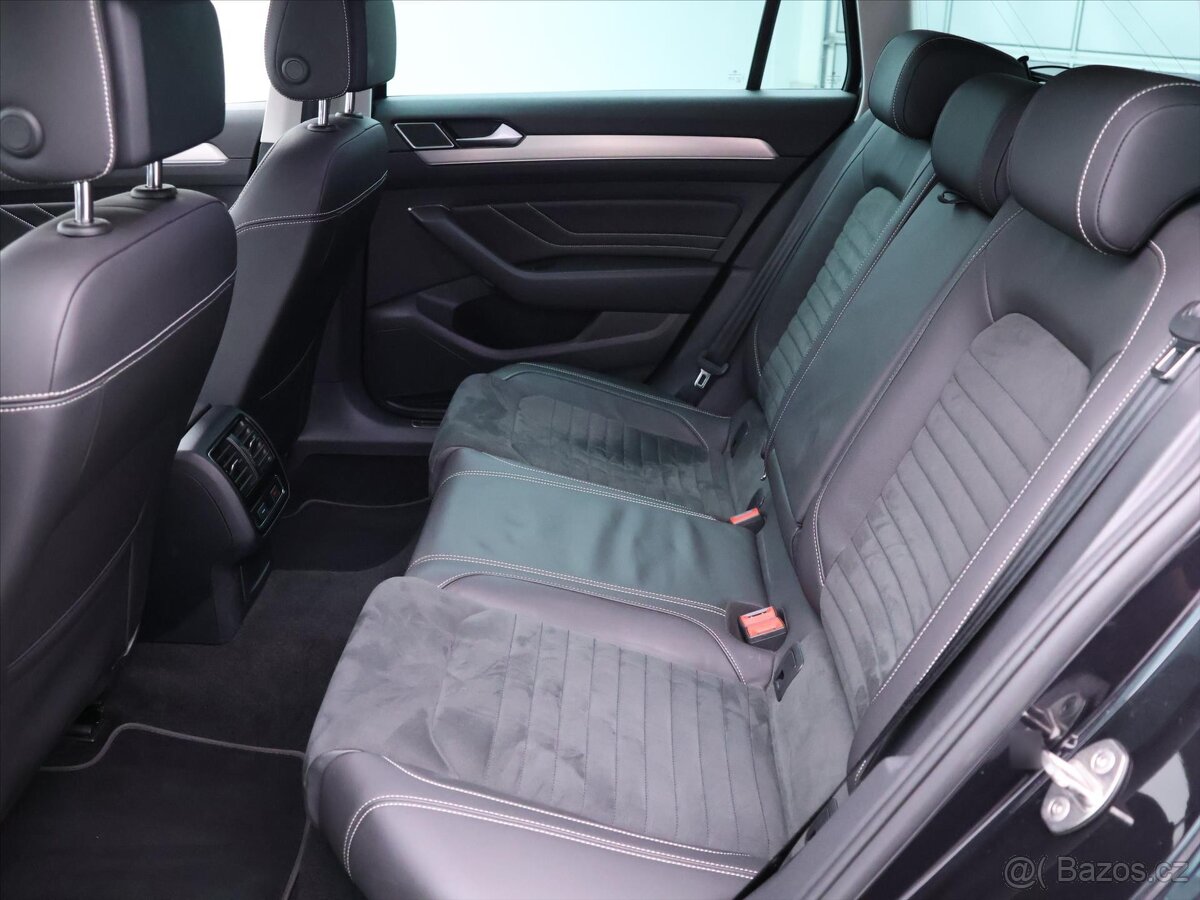 Volkswagen Passat 2,0 TDI DSG Elegance Matrix DPH (2021) - 8