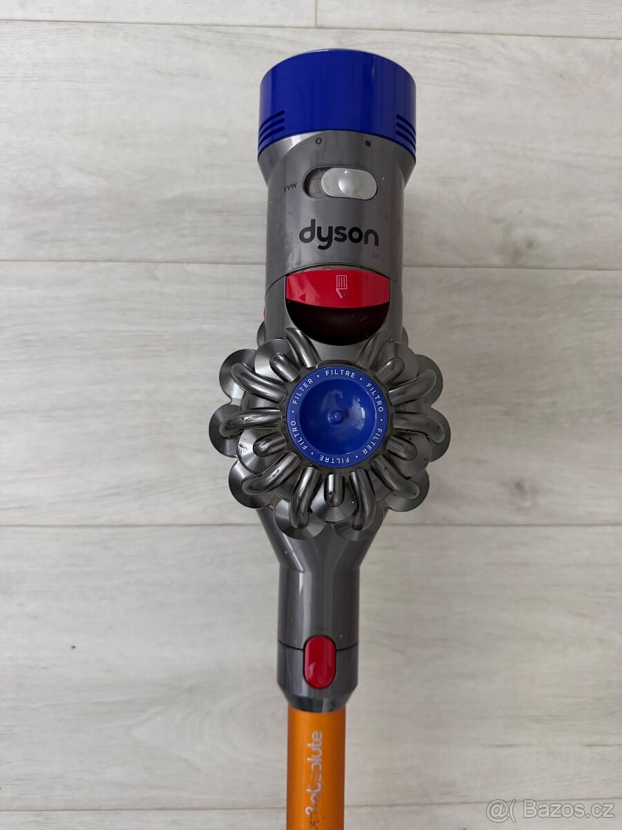 Tyčový a ruční vysavač Dyson V8 - 8