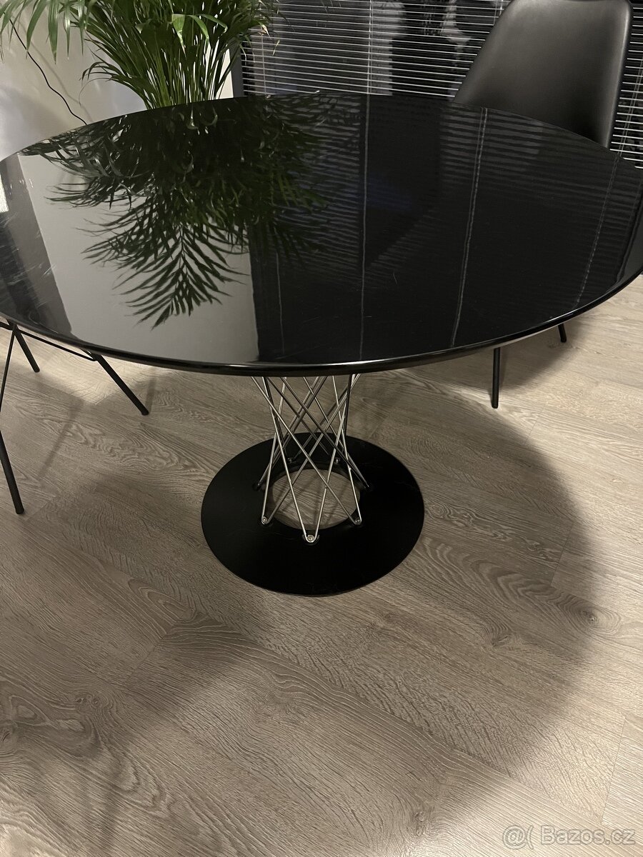 jídelní stul kulatý - 8