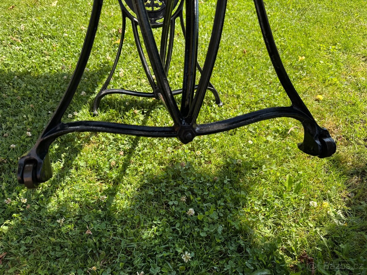 Obdélníkový stůl ze šicího stroje SINGER - 8