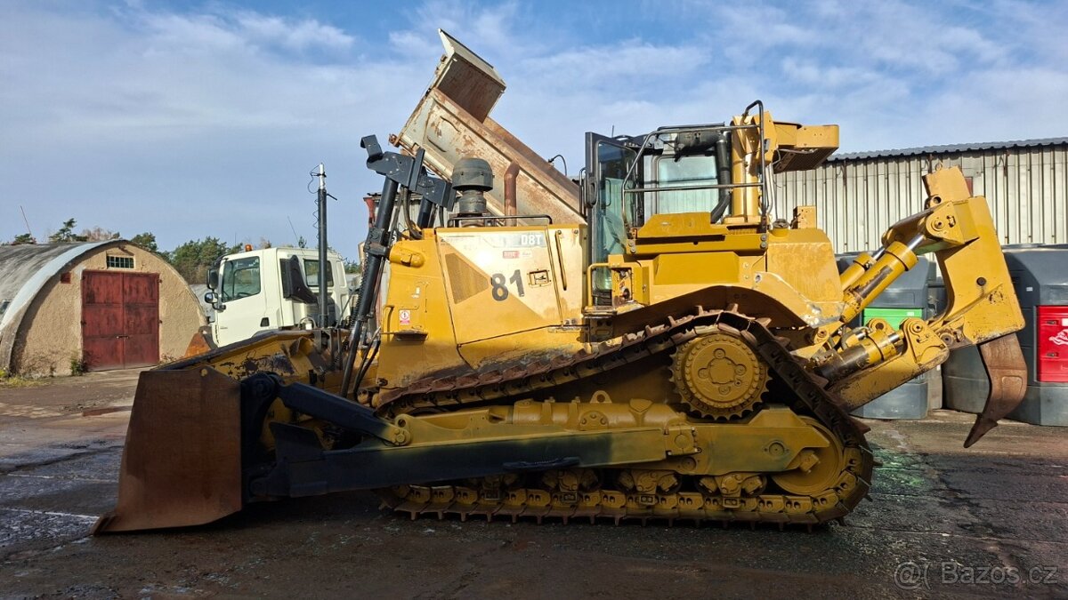 CAT D8T - 8