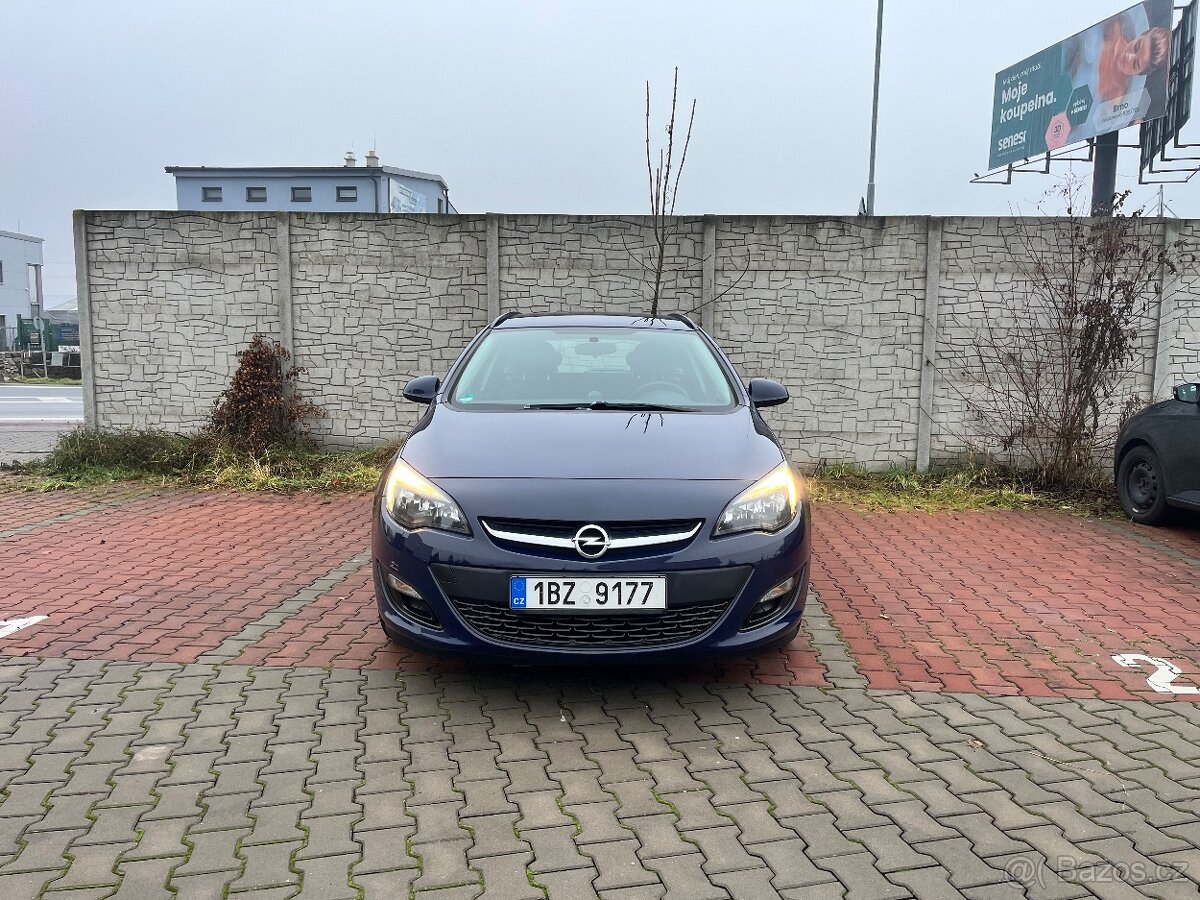 Opel Astra J kombi 1,6 16V, 2015, jen 127 tkm - 8