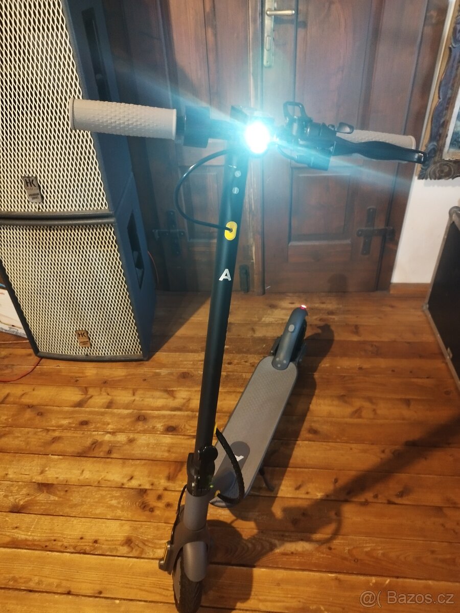 Elektrická koloběžka Aerium T350 Pro černá - 8