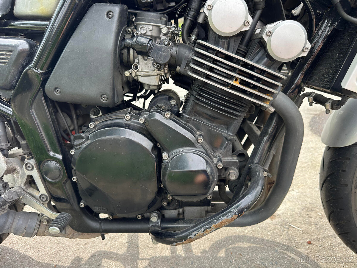 Yamaha FZS 600 - 8