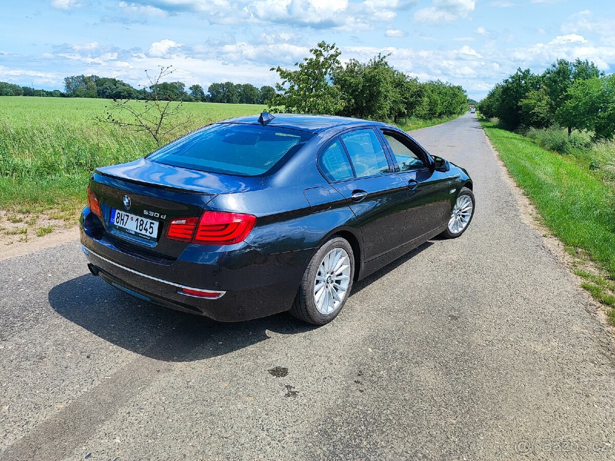 BMW F10 530d BOHATÁ VÝBAVA - 8