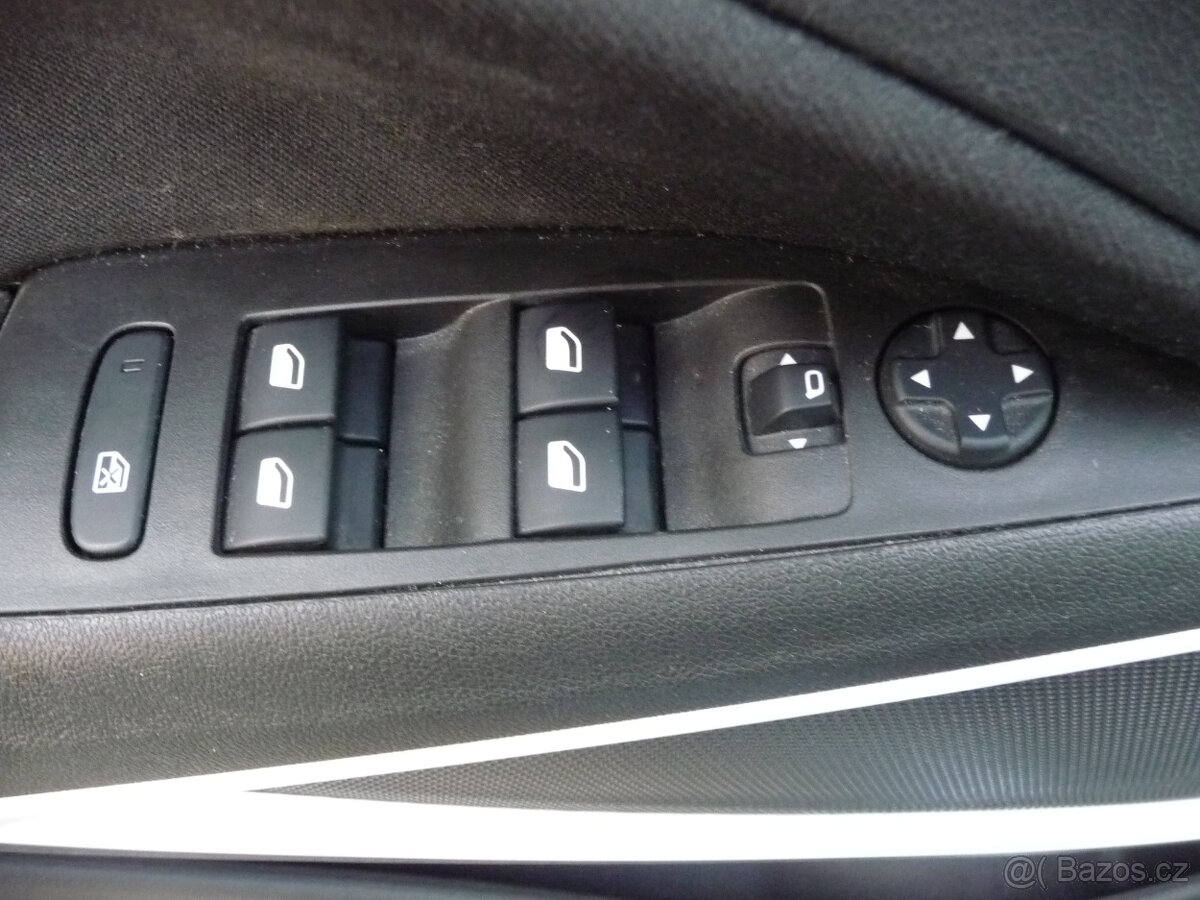 Opel Crossland X 1.2i 81kw Inovation po 1.majiteli - 8