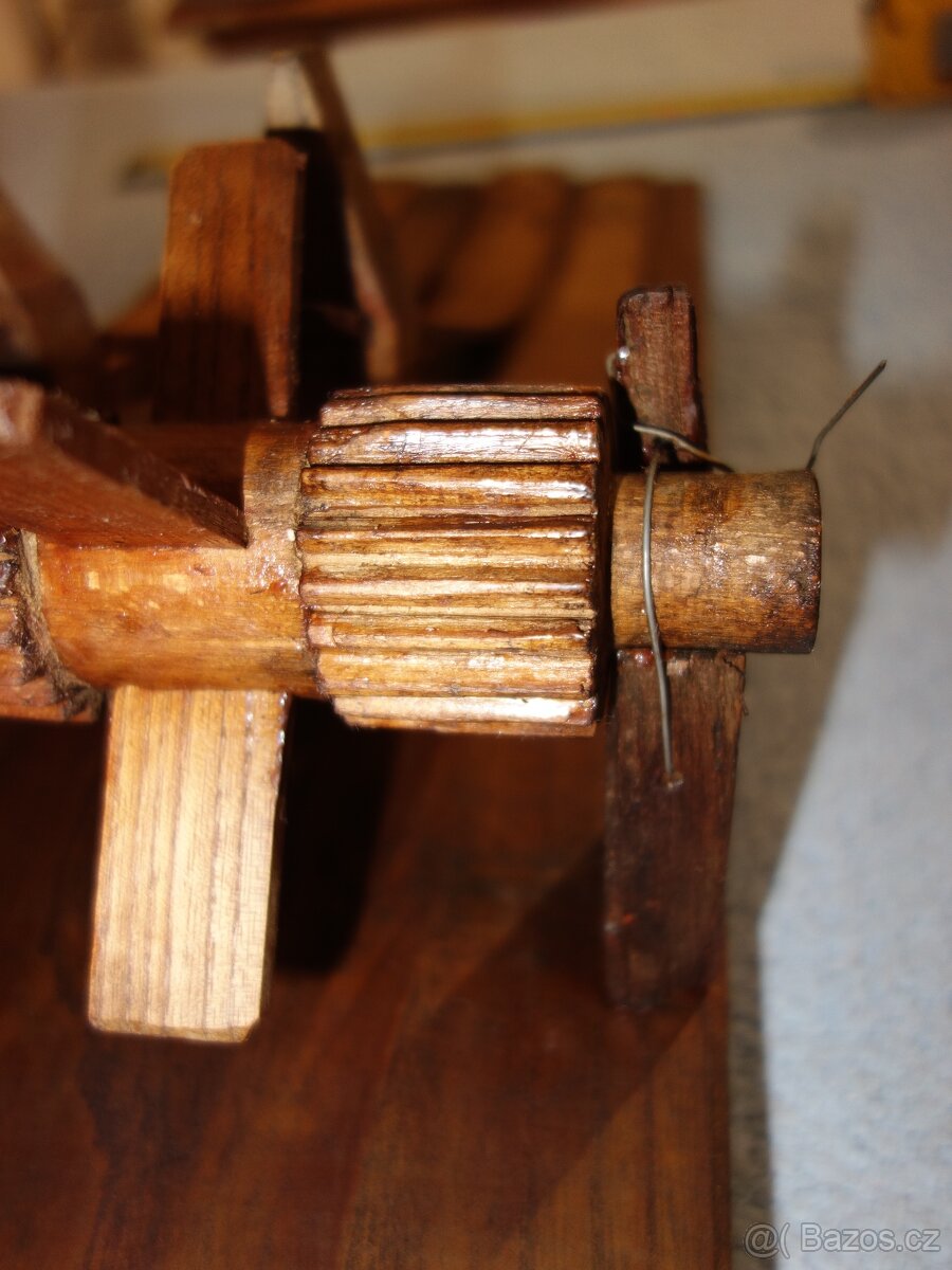 Stará velikonoční hrkačka-klapačka, super model - 8