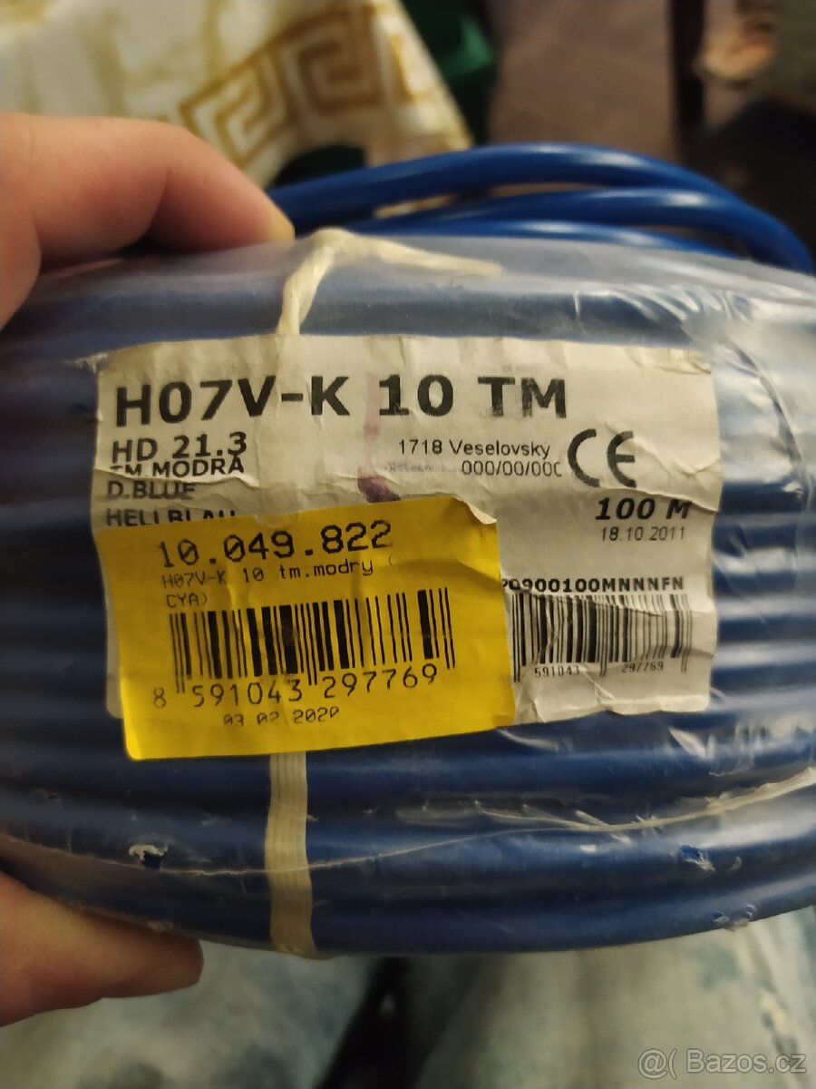 Zbytky elektro kabely jističe svorky relatka - 8