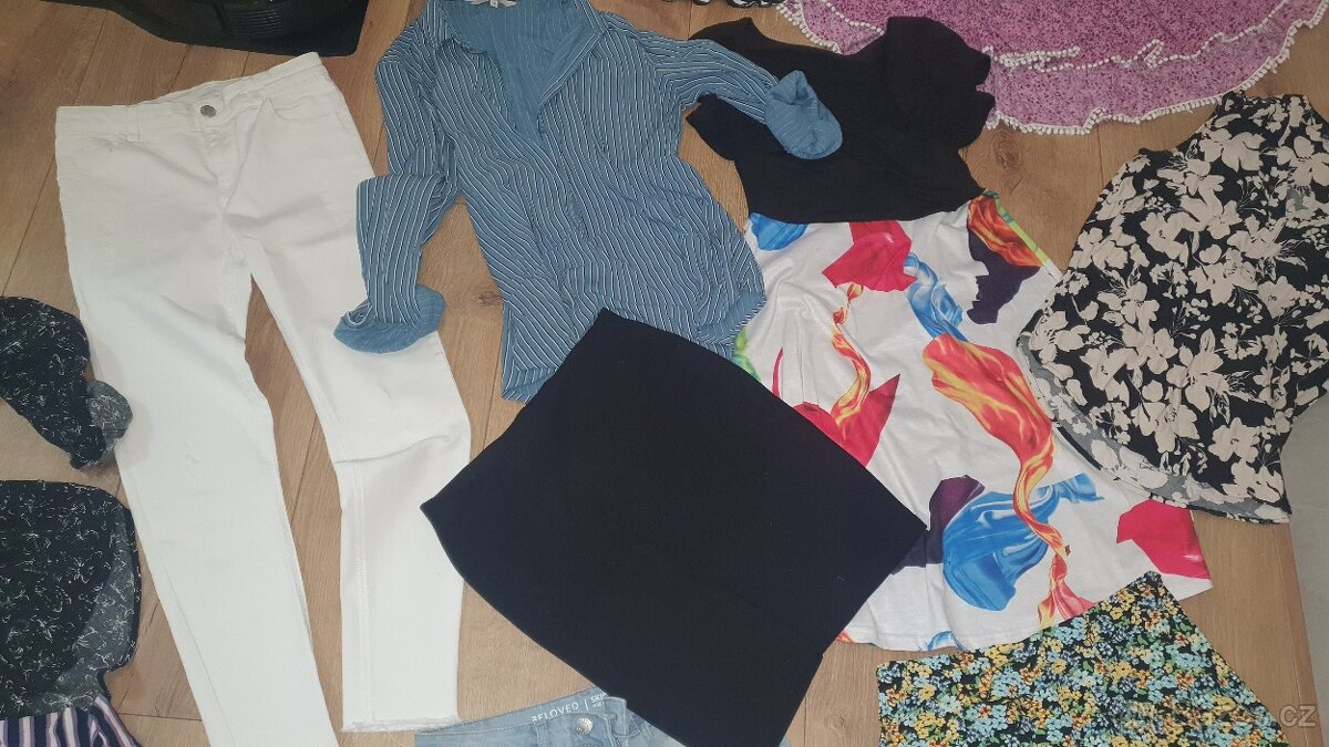 Velký balík dámské oblečení značkové velikost S - 8