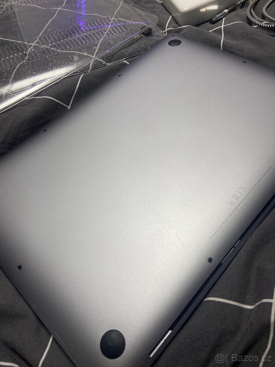 MacBook Air 13" 16GB RAM/256GB - 8