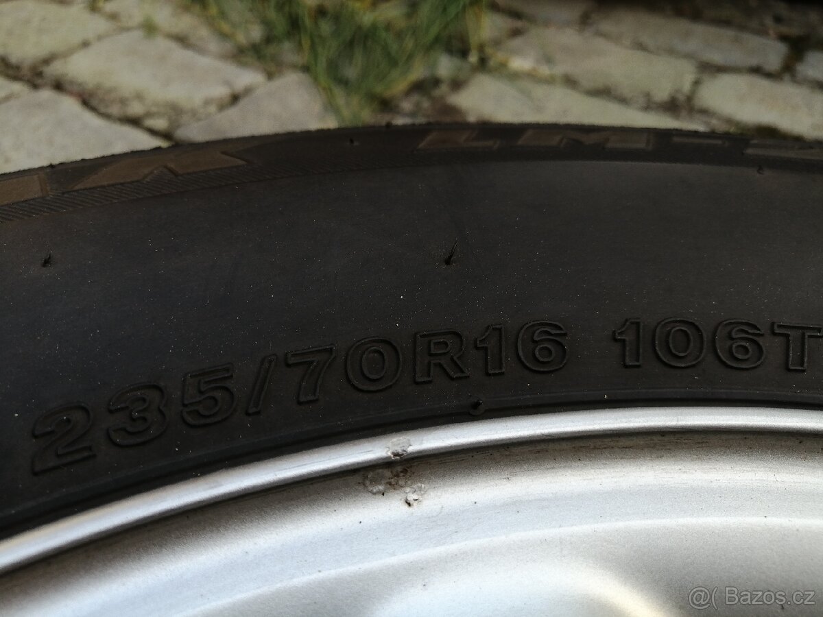 Bridgestone Blizzak LM25 4x4 235/70 R16 106T - 8