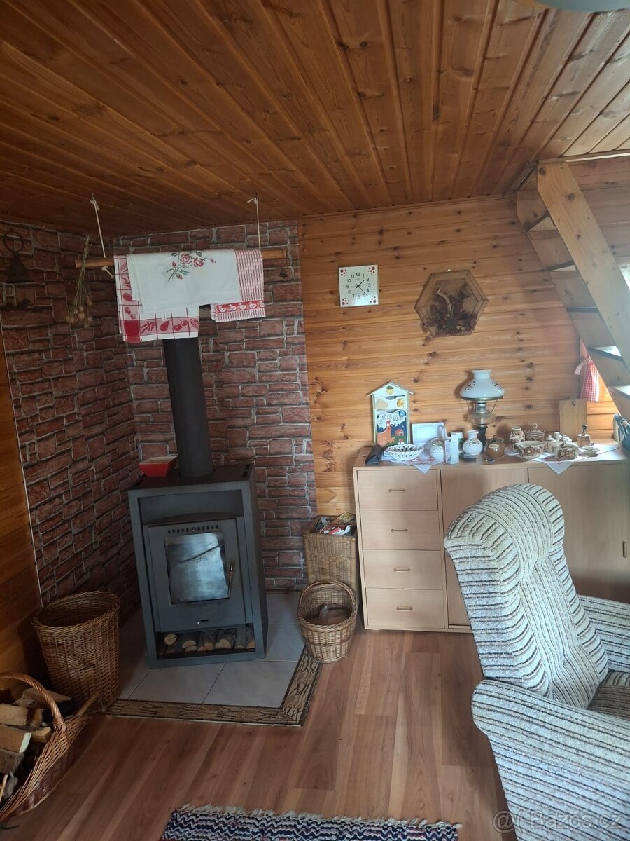 Prodej útulné chaty s bazénem, zahradou a pergolou - 8