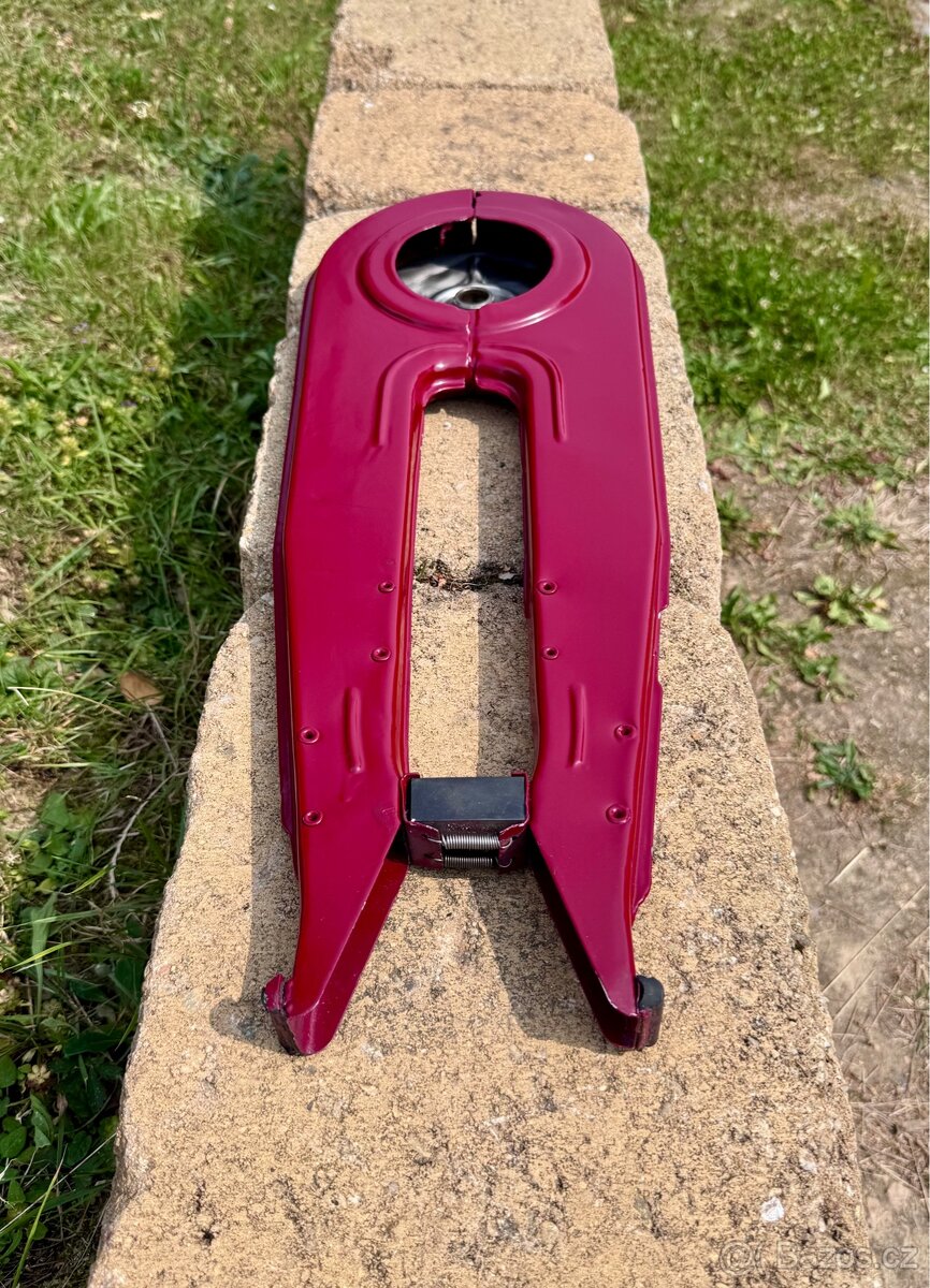 ČZ 125 175 250 - kryt řetězu - 8