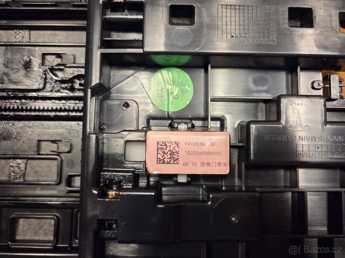 Středová konzole Tesla Model 3 - použitá - 8