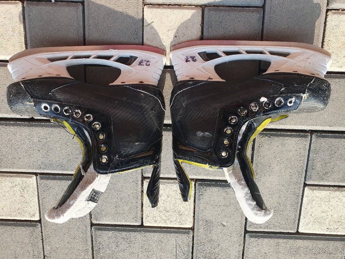 Brusle a hokejová výstroj - 8