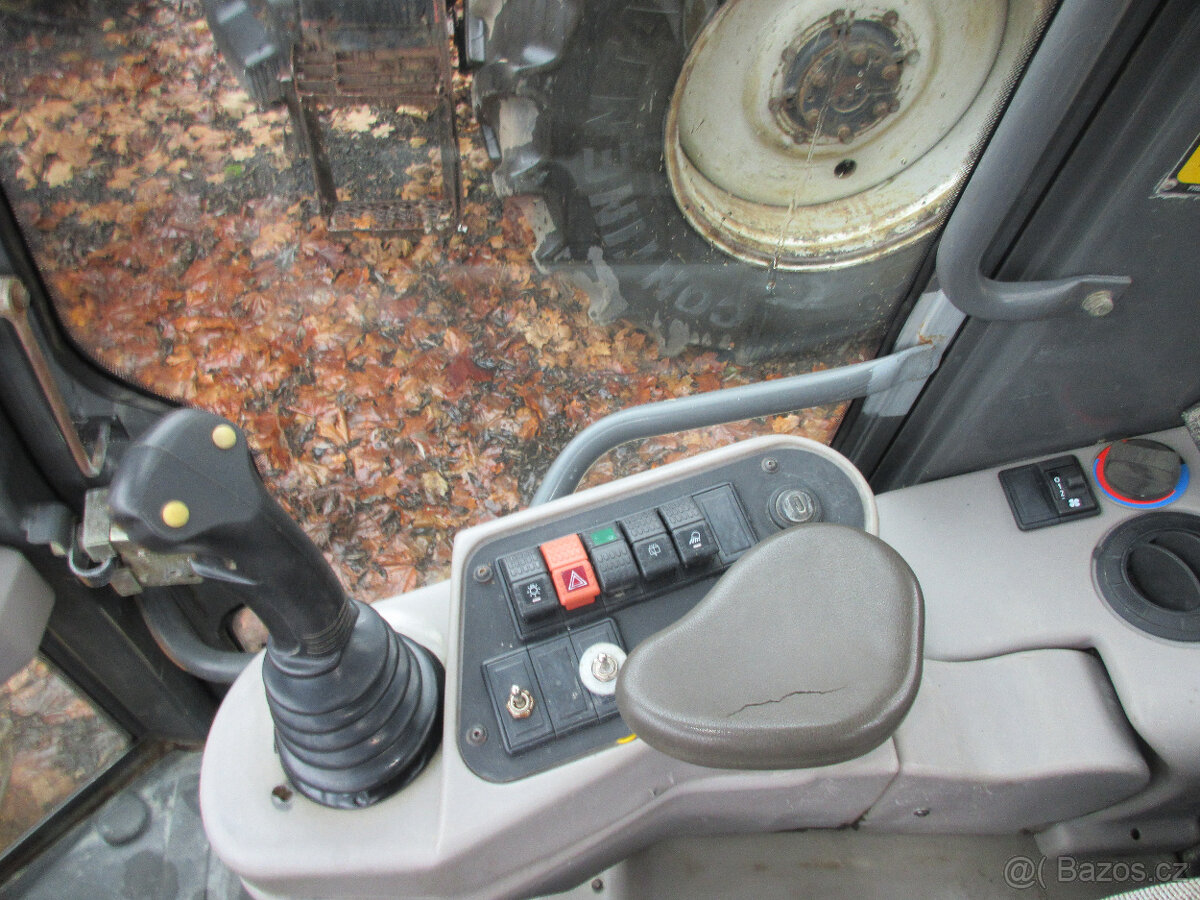 Kolový nakladač JCB 407 - - 8