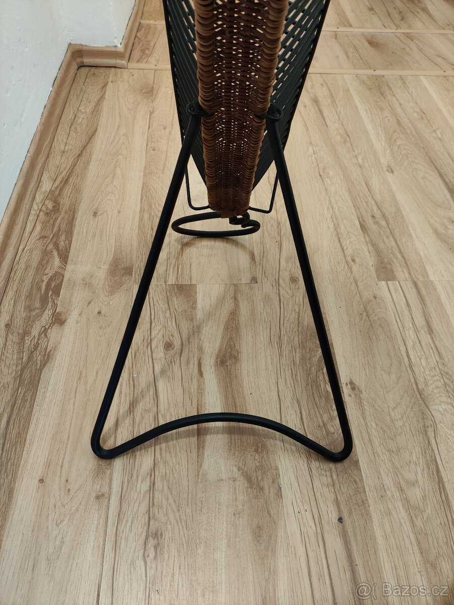 Veliký kovový stojan na 46 ks CD/DVD - 8