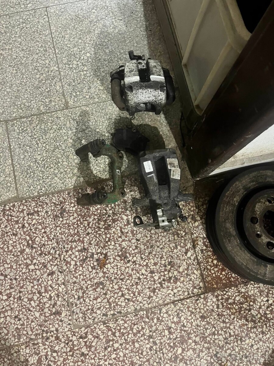 Octavia 1 RS - náhradní díly - 8