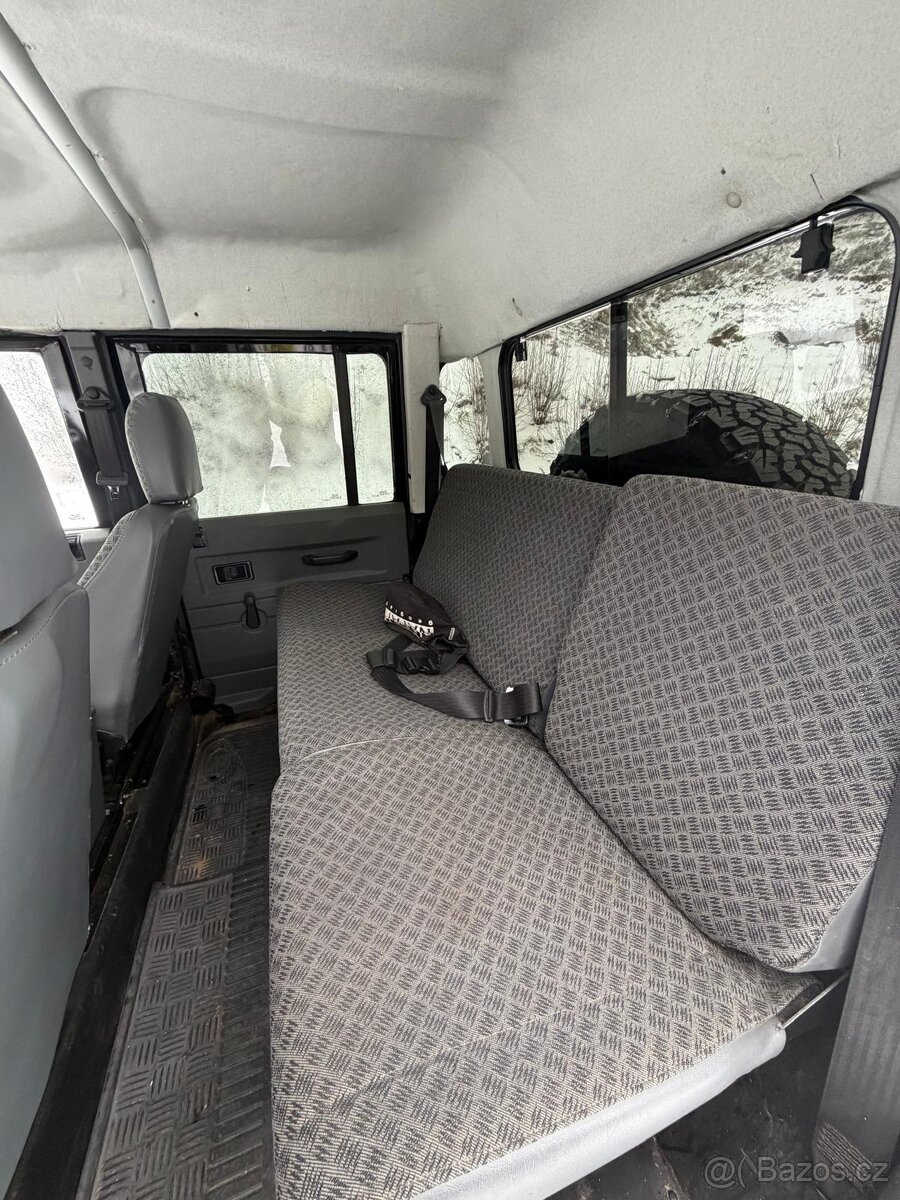 Land Rover Defender PickUp - 8