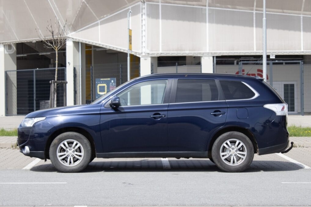 Mitsubishi Outlander z roku 2012 - 8