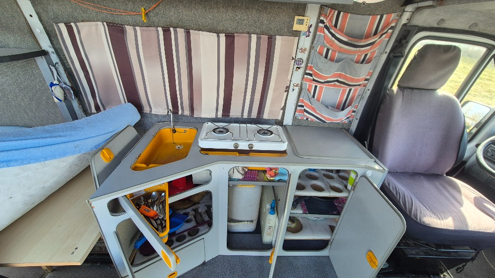 Obytná dodávka pro 4 osoby - 8