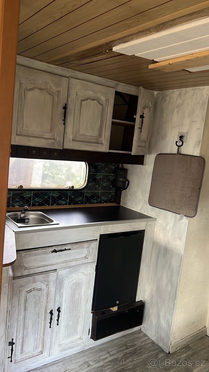 Obytný karavan – prostorný, zachovalý - 8
