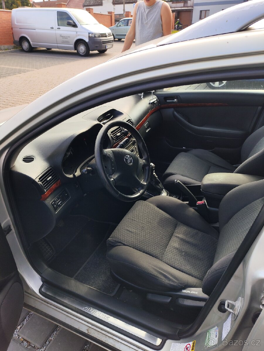 Toyota Avensis 2.2 D-4D - 8