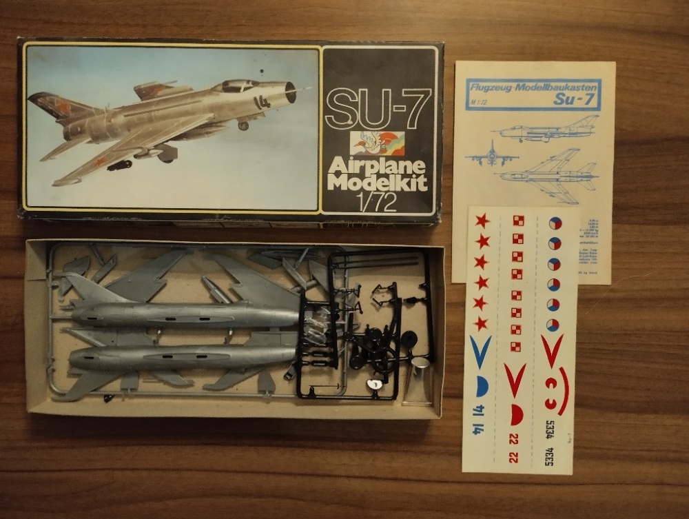 Modely letadel VEB PLATICART, plastové stavebnice. - 8